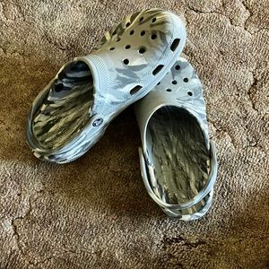 Crocs!! Men’s sz 10/ women’s sz 12 Fair condition